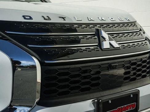 Used 2024 Mitsubishi Outlander SEL image 16