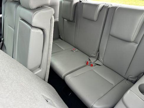 Used 2019 Toyota Highlander XLE image 16