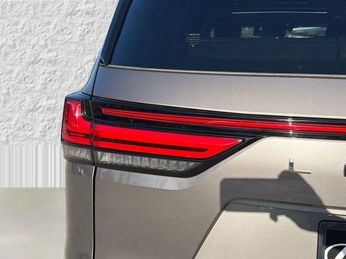 Used 2023 Lexus LX 600 4WD w/ Luxury Package image 10