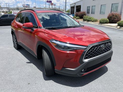 Used 2023 Toyota Corolla Cross XLE image 7