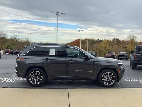 Used 2024 Jeep Grand Cherokee Overland image 4