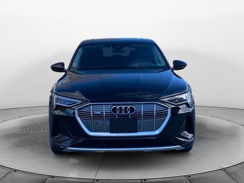 Used 2022 Audi e-tron Premium Plus image 2