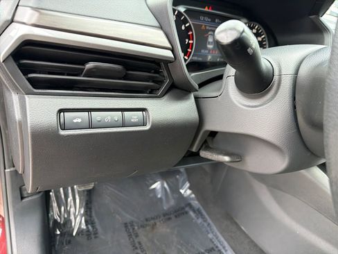 Used 2024 Nissan Altima 2.5 SV FWD image 18
