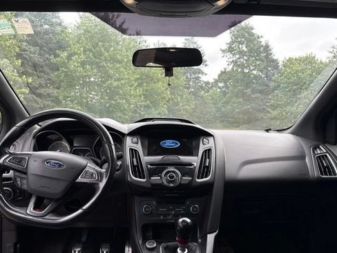 Used 2017 Ford Focus ST w/ Equipment Group 401A FWD image 6