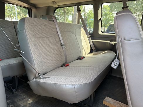 Used 2015 Chevrolet Express 3500 LS image 28