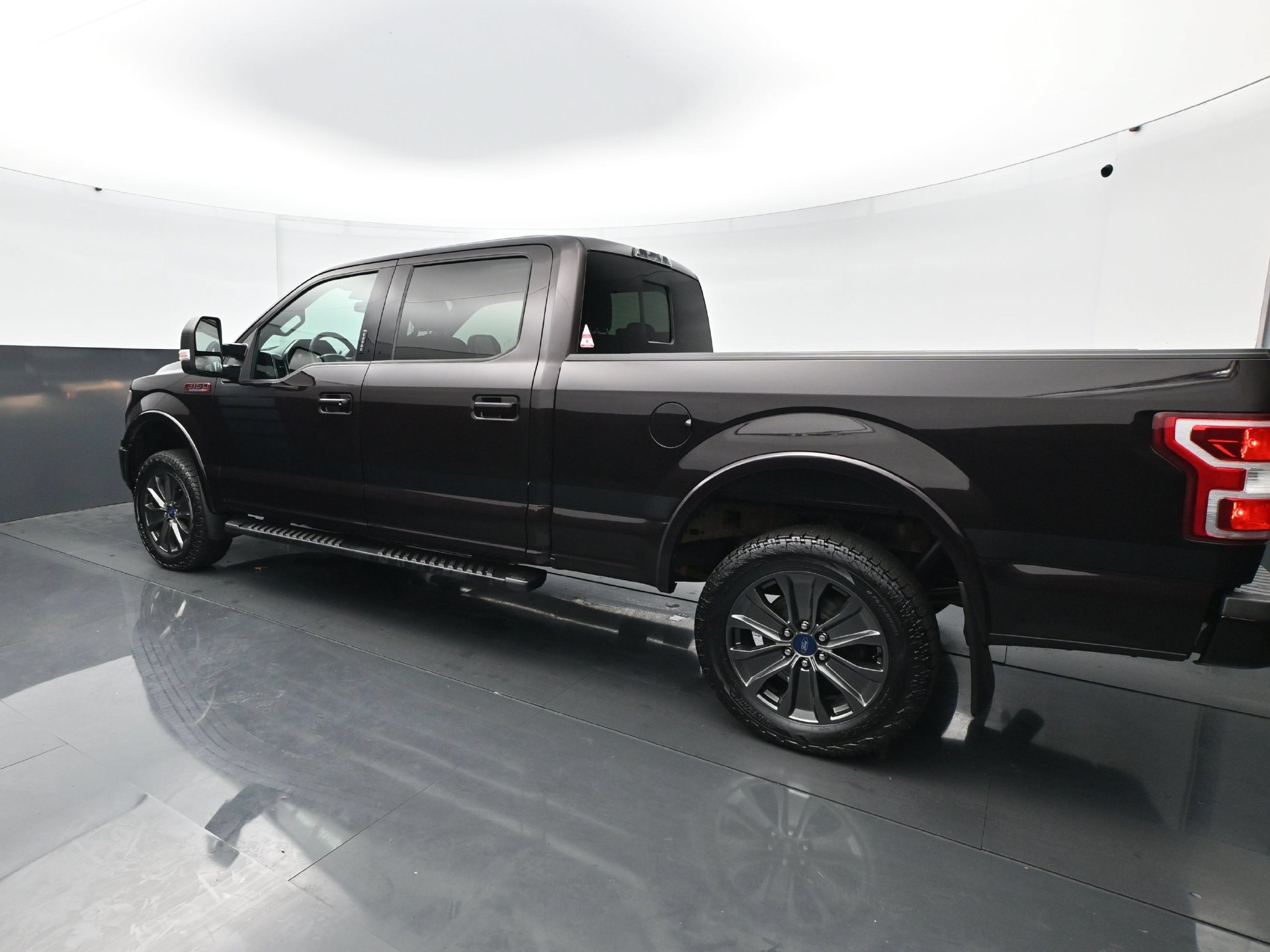 Used 2018 Ford F150 XLT w/ Equipment Group 302A Luxury AWD/4WD image 4