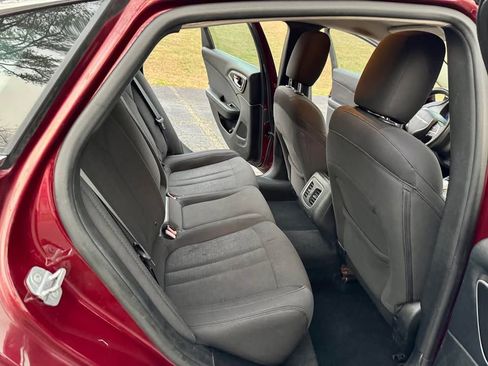 Used 2015 Chrysler 200 Limited w/ Convenience Group image 5