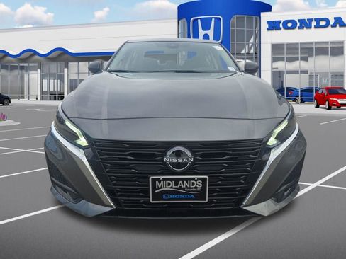 Used 2025 Nissan Altima 2.5 SV image 2