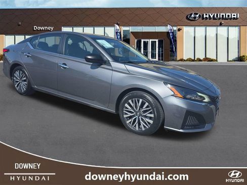 Used 2025 Nissan Altima 2.5 SV FWD image 1