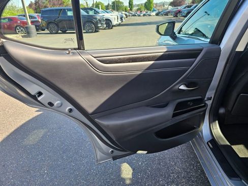 Used 2025 Lexus ES 300h w/ Premium Package FWD image 19