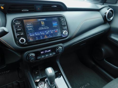 Used 2024 Nissan Kicks SR image 27