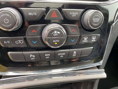 Used 2020 Jeep Grand Cherokee Overland image 16