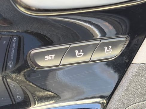 Used 2019 Kia Niro EX Premium image 11