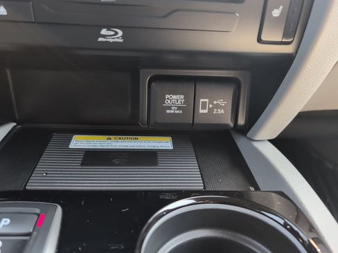 Used 2021 Honda Pilot Touring image 25