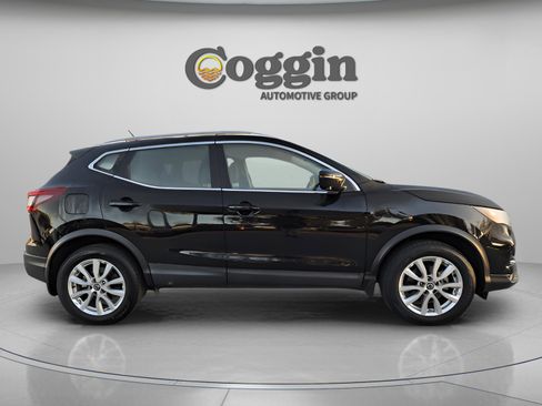 Used 2022 Nissan Rogue Sport SV w/ Technology Package image 4
