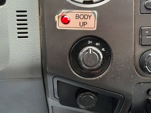 Used 2016 Ford F550 4x4 Regular Cab Super Duty w/ Power Equipment Group image 36