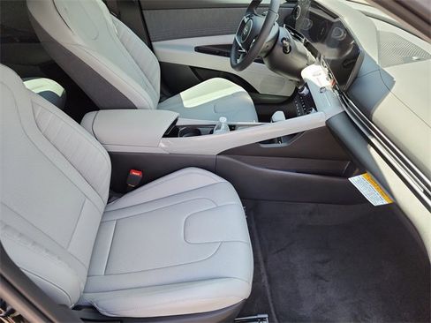 New 2025 Hyundai Elantra Limited image 9