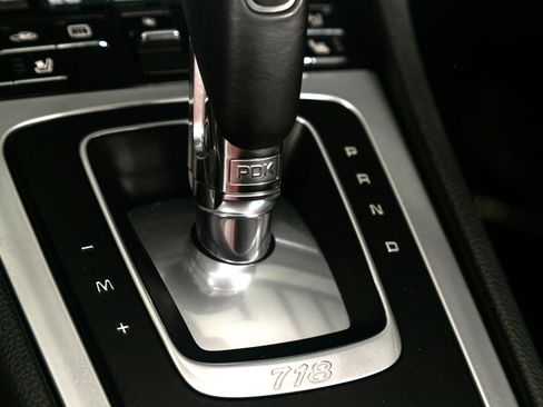 Used 2018 Porsche 718 Boxster S image 14