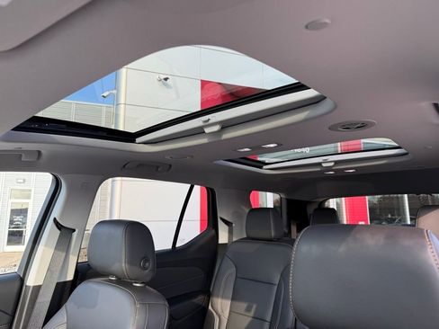 Used 2021 Chevrolet Traverse LT w/ LT Premium Package image 25