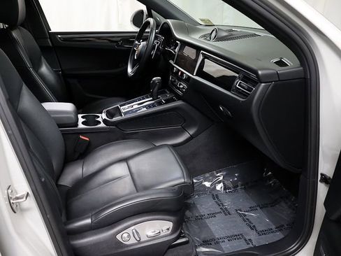 Used 2022 Porsche Macan Base image 35