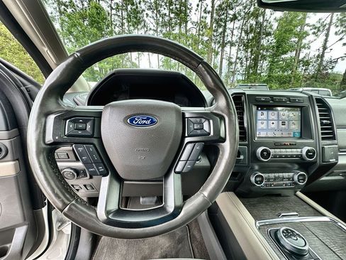 Used 2019 Ford Expedition Limited w/ Equipment Group 301A RWD image 11