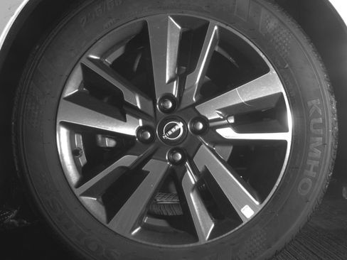 Used 2025 Nissan Versa SV FWD image 15