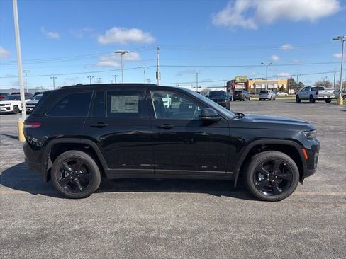 New 2025 Jeep Grand Cherokee Altitude w/ Trailer Tow Package image 7