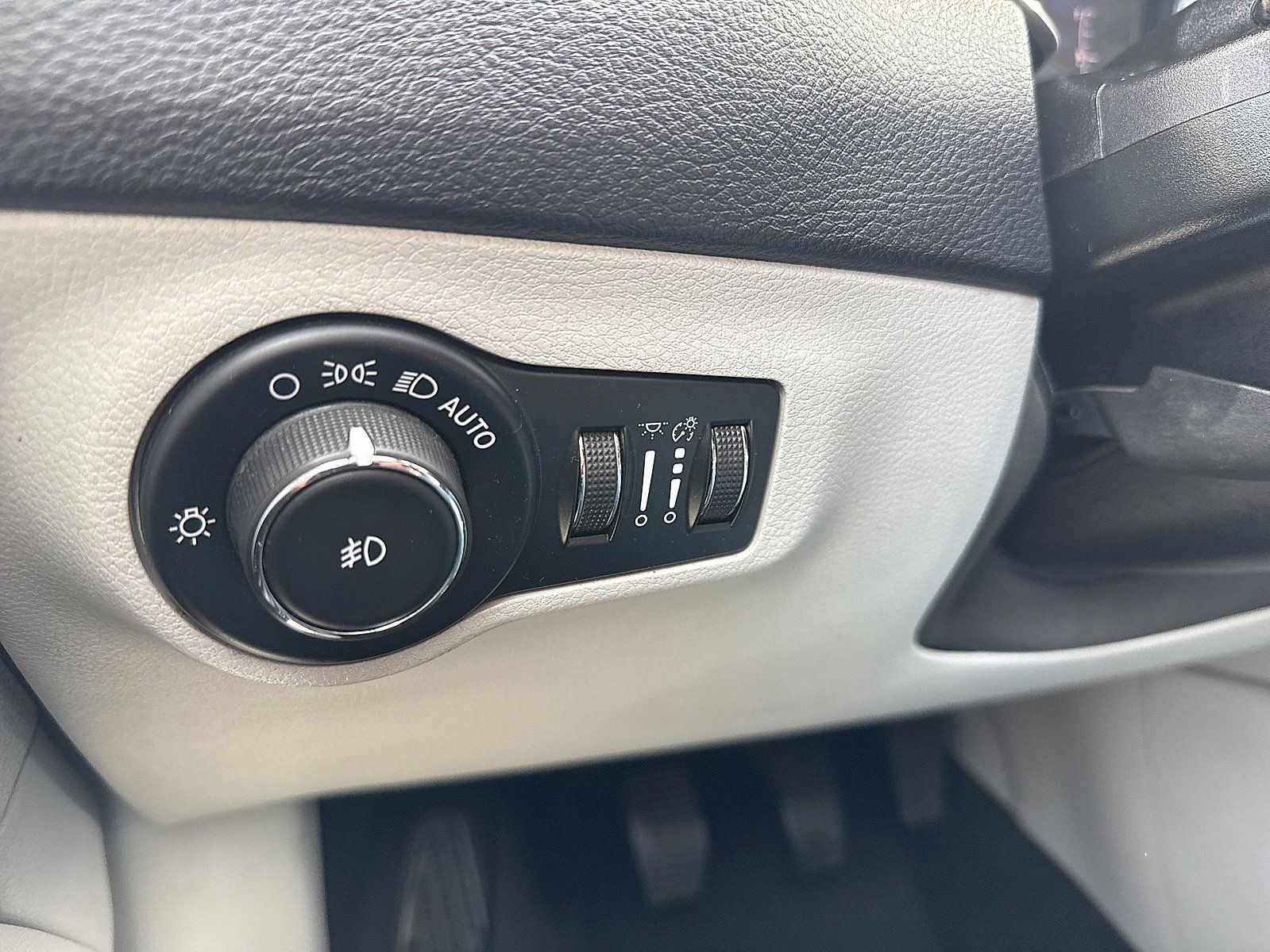 Used 2019 Jeep Compass Latitude w/ Popular Equipment Group AWD/4WD image 38