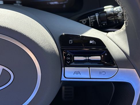 Certified 2025 Hyundai Elantra Sport image 21