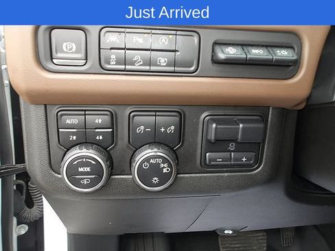 Used 2023 Chevrolet Suburban High Country AWD/4WD image 18