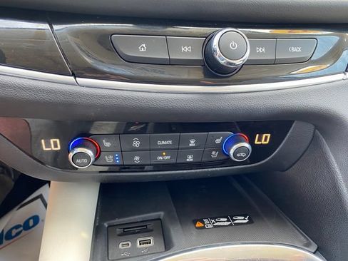 Used 2022 Buick Enclave Avenir FWD image 23