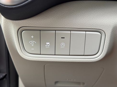 Used 2023 Kia Soul LX w/ LX Technology Package FWD image 16