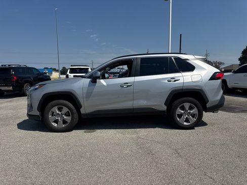 Used 2025 Toyota RAV4 XLE AWD/4WD image 3