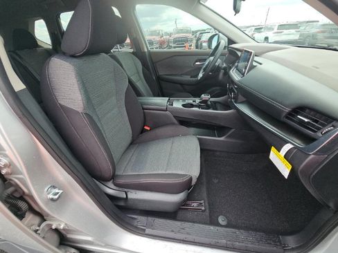 Used 2023 Nissan Rogue SV FWD image 11