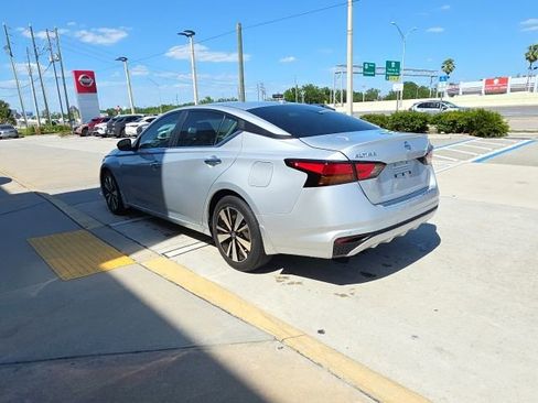 Used 2022 Nissan Altima 2.5 SV FWD image 6