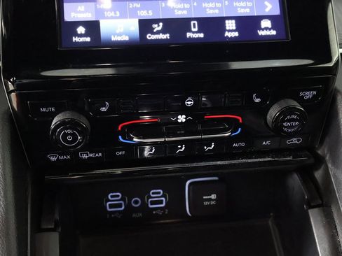 Used 2024 Jeep Grand Cherokee Altitude image 43