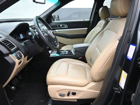 Used 2016 Ford Explorer XLT w/ Equipment Group 202A image 21