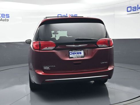 Used 2018 Chrysler Pacifica Limited image 7