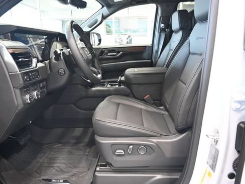 New 2026 GMC Yukon Denali w/ Denali Reserve Package AWD/4WD image 9