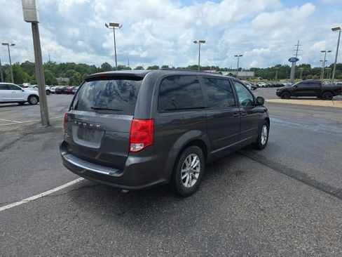Used 2016 Dodge Grand Caravan SXT FWD image 3