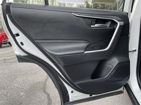 Used 2022 Toyota RAV4 XLE image 14
