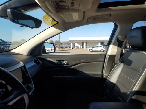 Used 2021 GMC Acadia Denali w/ Denali Technology Package image 28