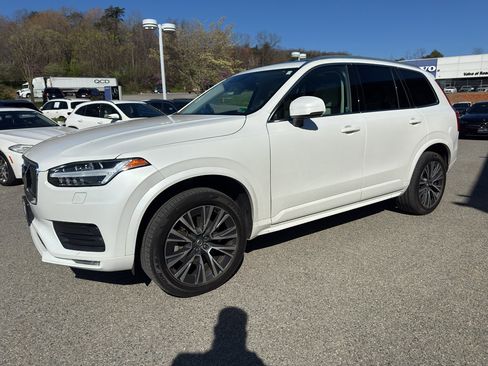 Used 2022 Volvo XC90 T5 Momentum w/ Advanced Package image 4