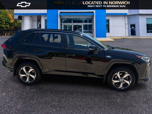 Used 2021 Toyota RAV4 SE w/ Weather & Moonroof Package AWD/4WD image 4