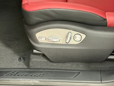 Certified 2026 Porsche Macan AWD/4WD image 15