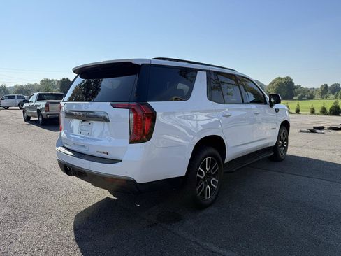 Used 2024 GMC Yukon AT4 w/ Technology Package AWD/4WD image 4