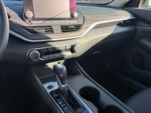 Used 2025 Nissan Altima 2.5 SV image 43