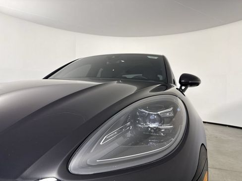 Certified 2024 Porsche Macan w/ Premium Plus Package AWD/4WD image 11