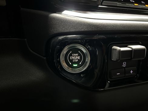 New 2026 GMC Sierra 1500 SLT image 15