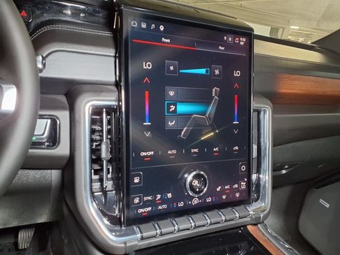 Certified 2025 GMC Yukon XL Denali AWD/4WD image 5